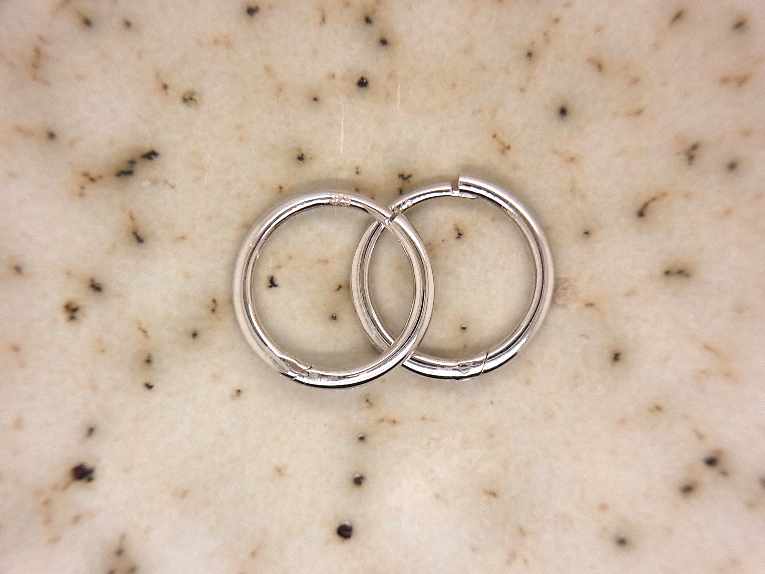 9ct White Gold Wire huggie