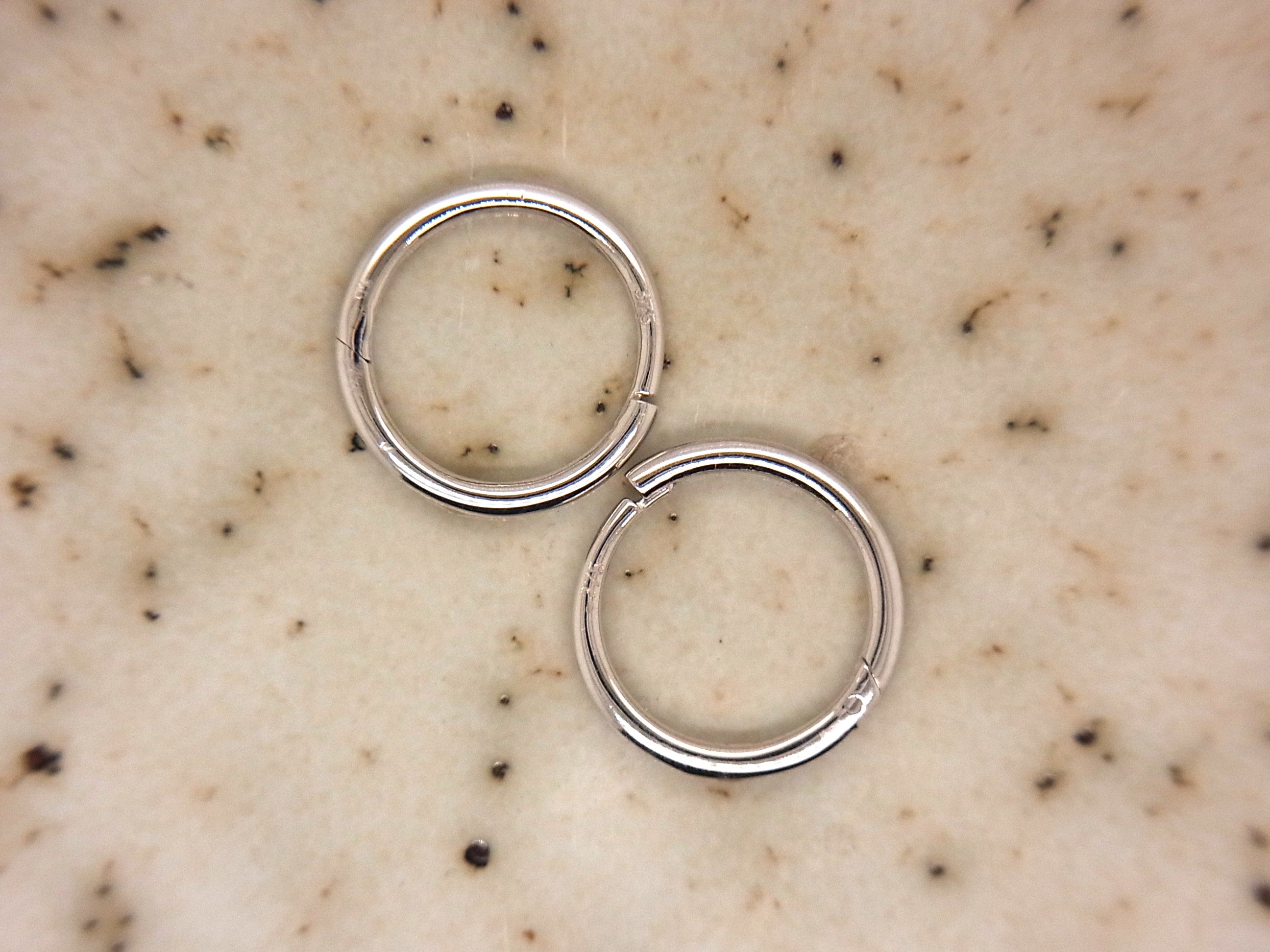 9ct White Gold Wire huggie