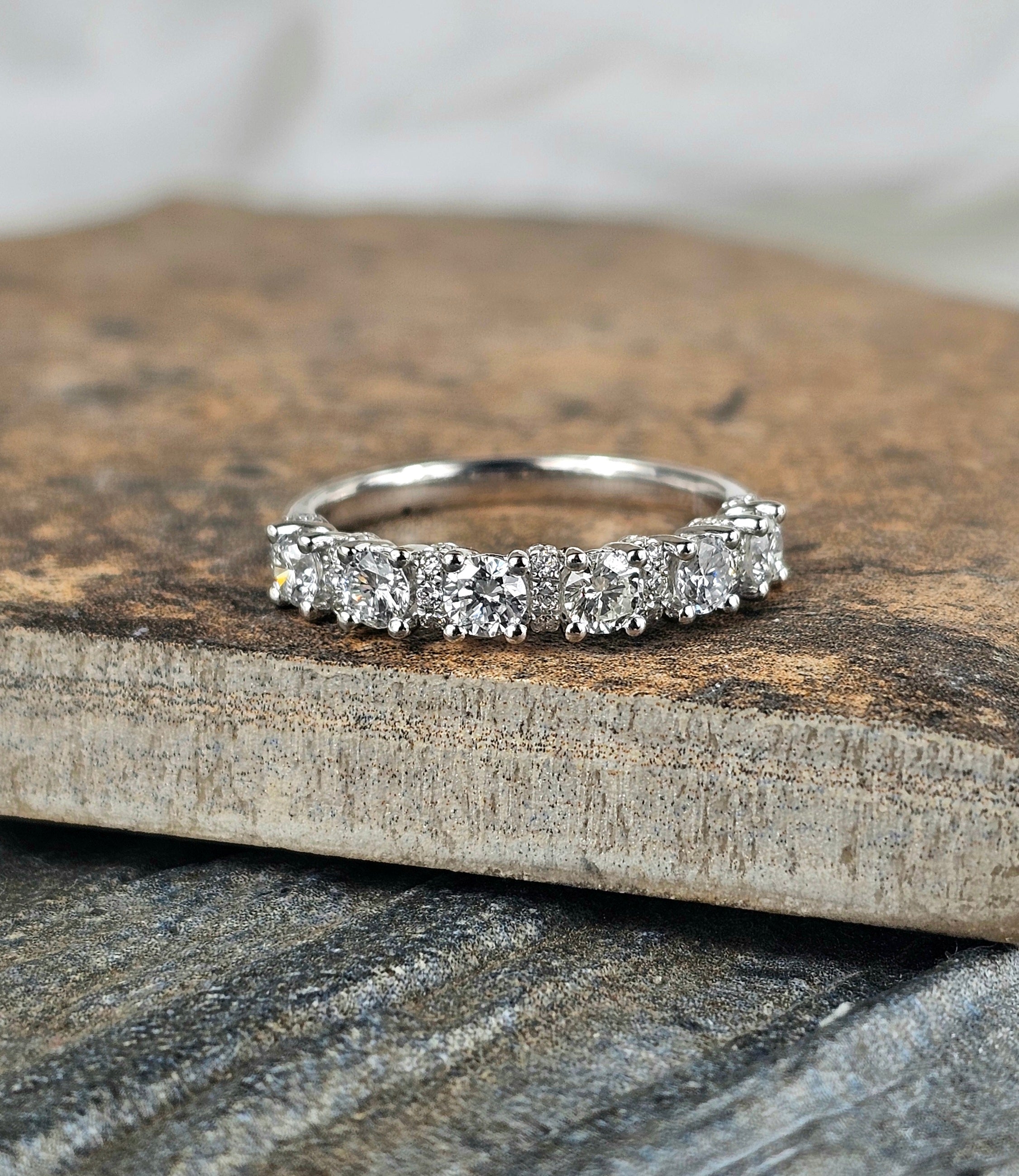 9 carat White Gold Lab-Grown diamond ring, 1.00 carats total.