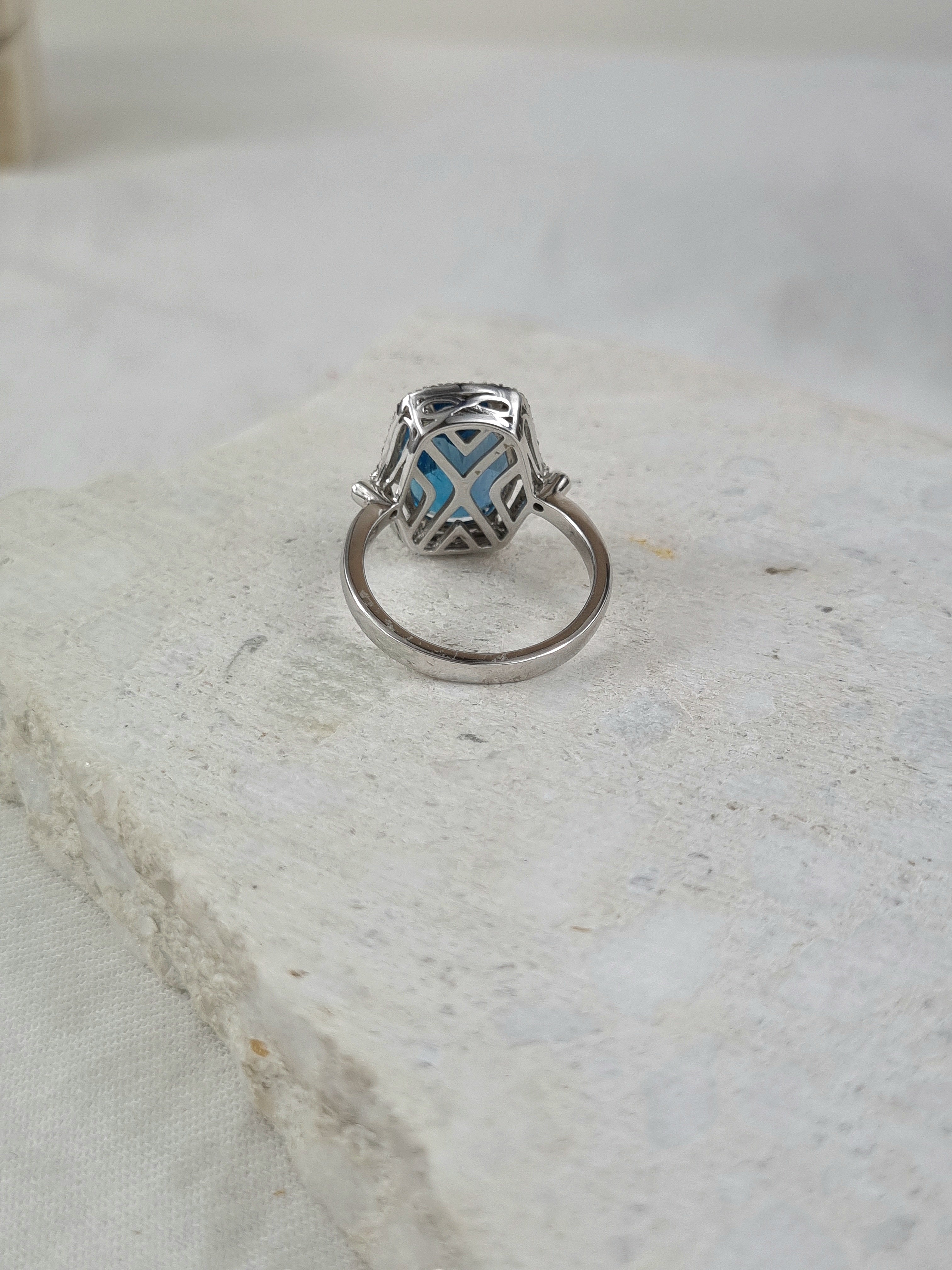 9ct White Gold London Blue Topaz and Diamond ring