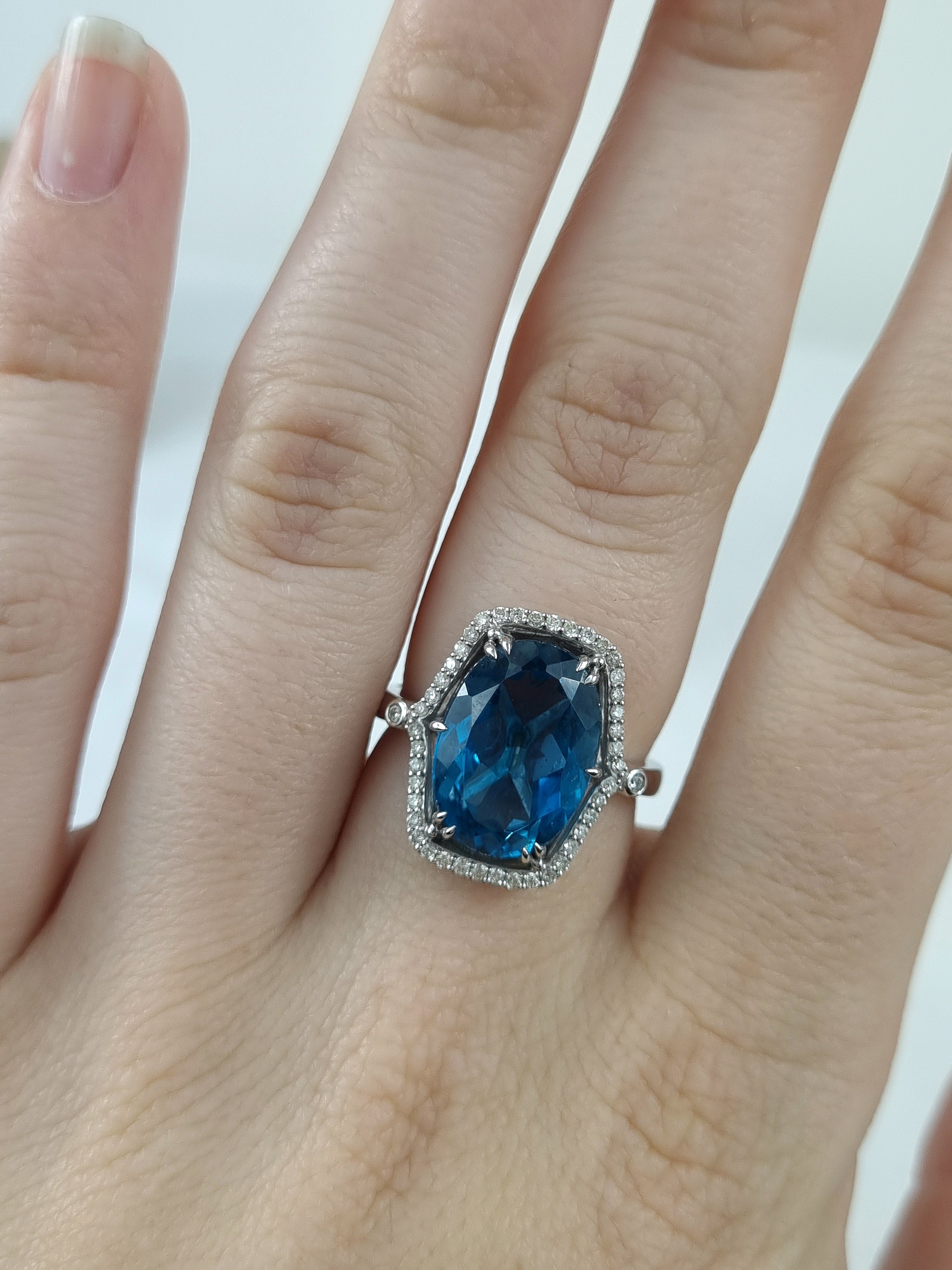 9ct White Gold London Blue Topaz and Diamond ring