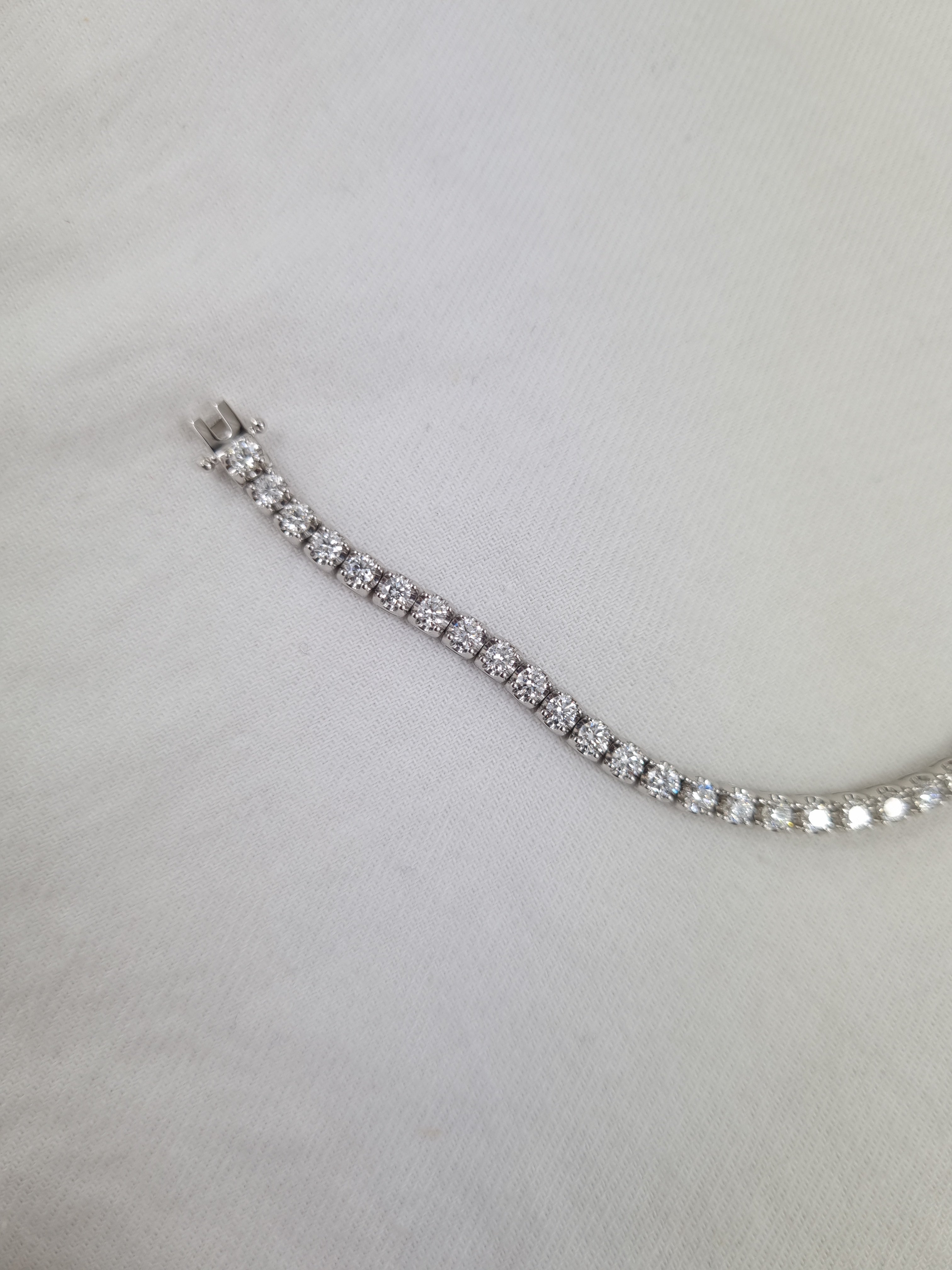 9ct White Gold Diamond Tennis bracelet, 3 carats total