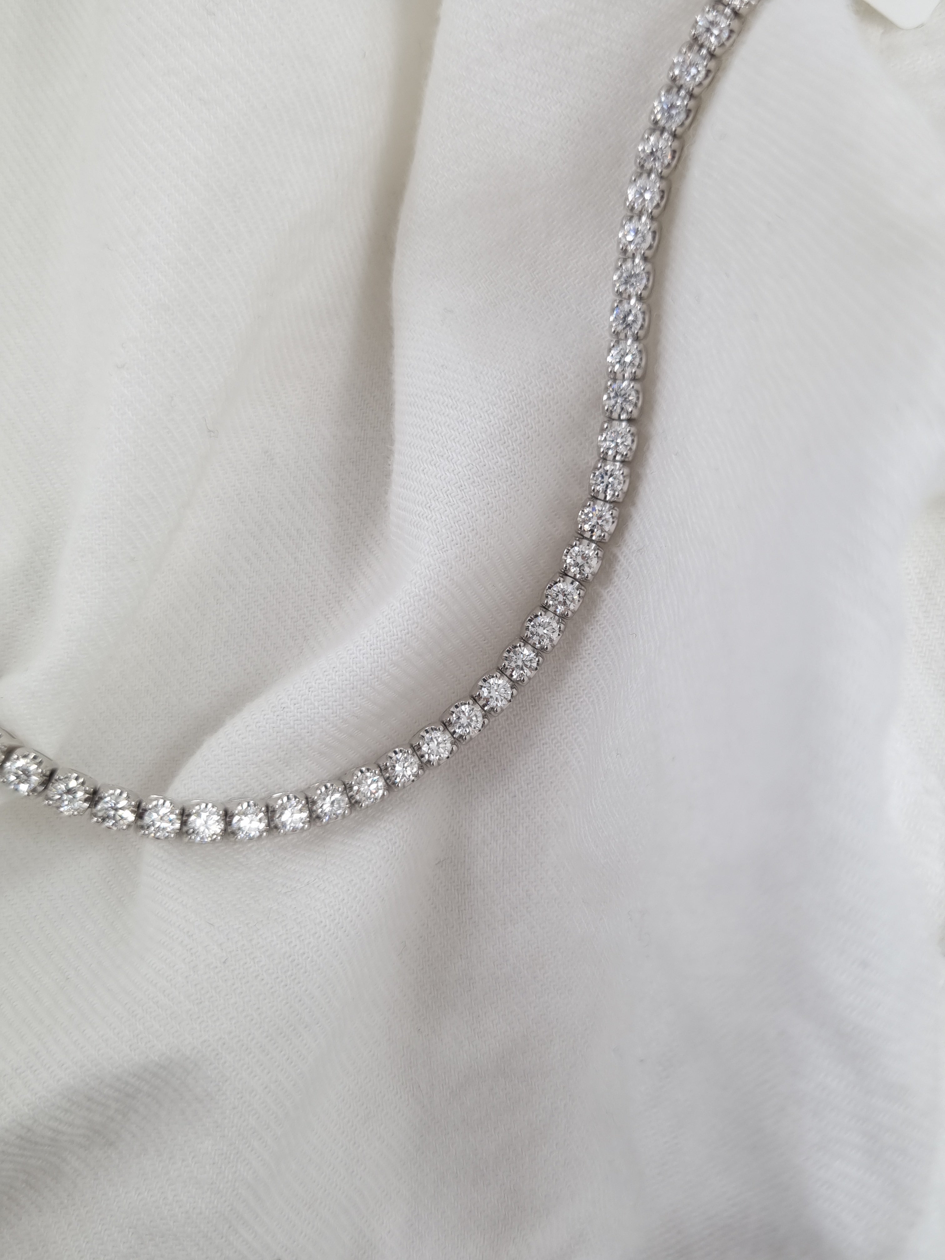 9ct White Gold Diamond Tennis bracelet, 3 carats total