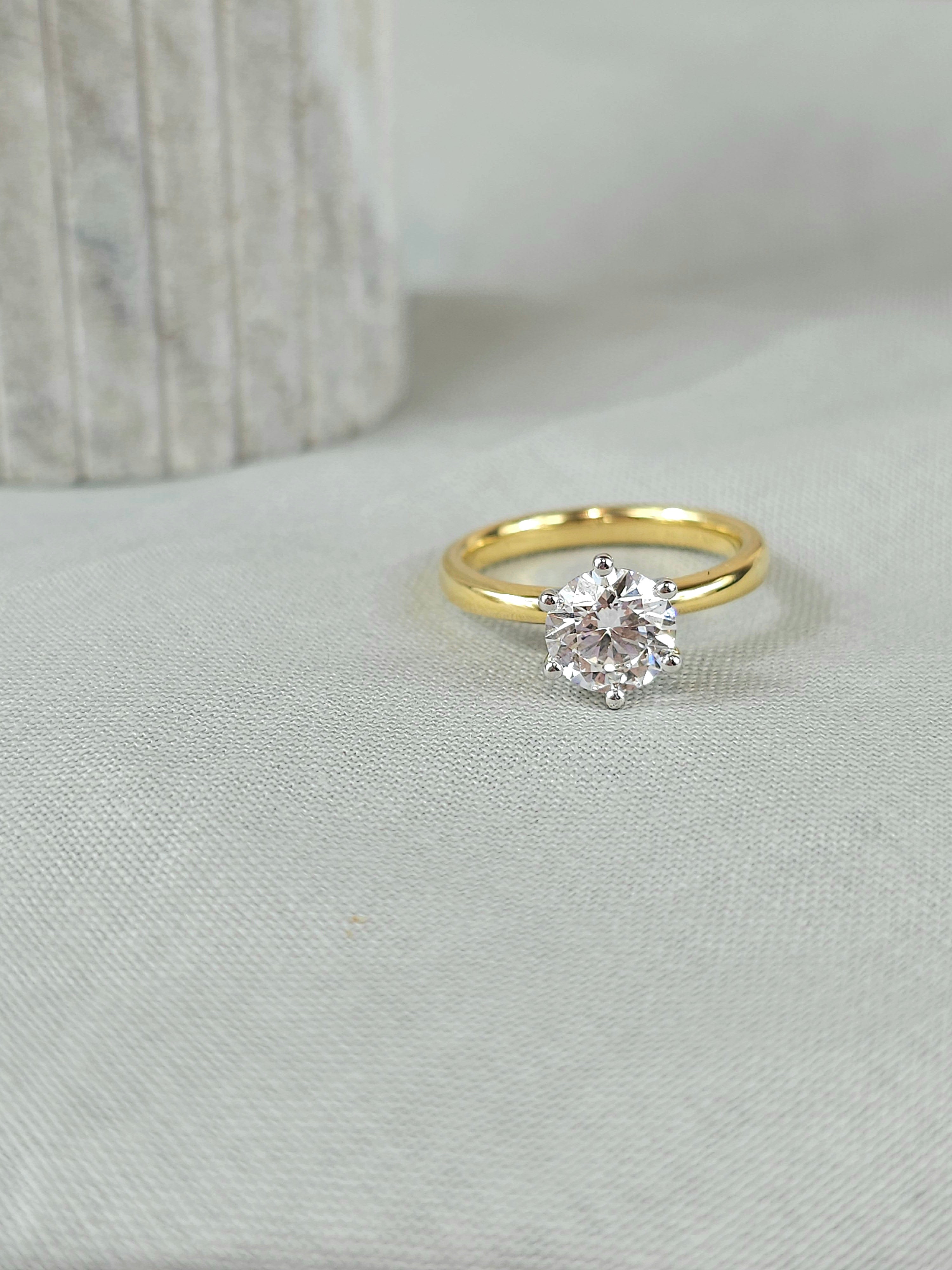 18ct Yellow and White Gold Lab-Grown Round Brilliant cut Diamond engagement ring, 1.50ct centre