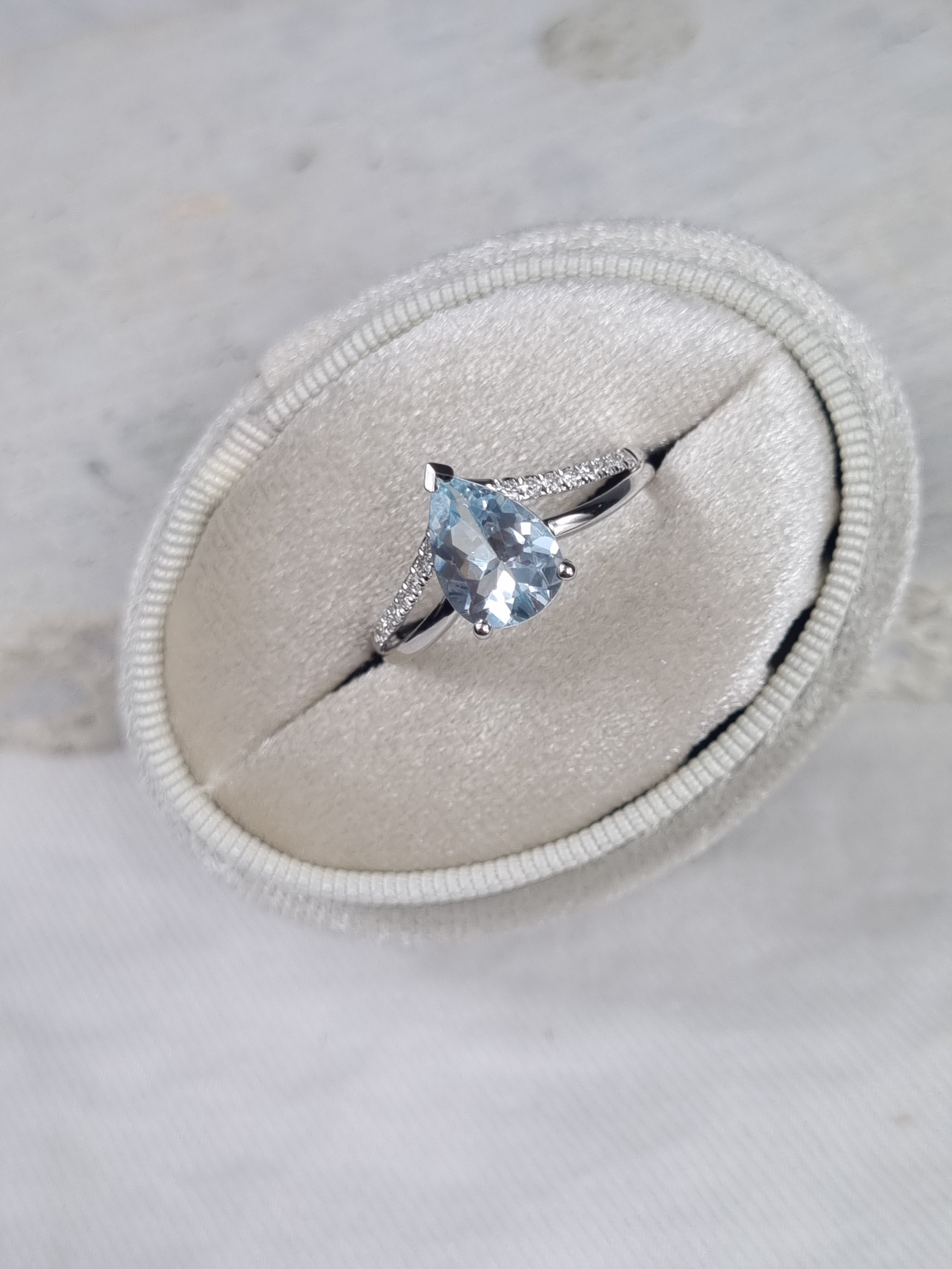 18ct White Gold Aquamarine and Diamond dress ring