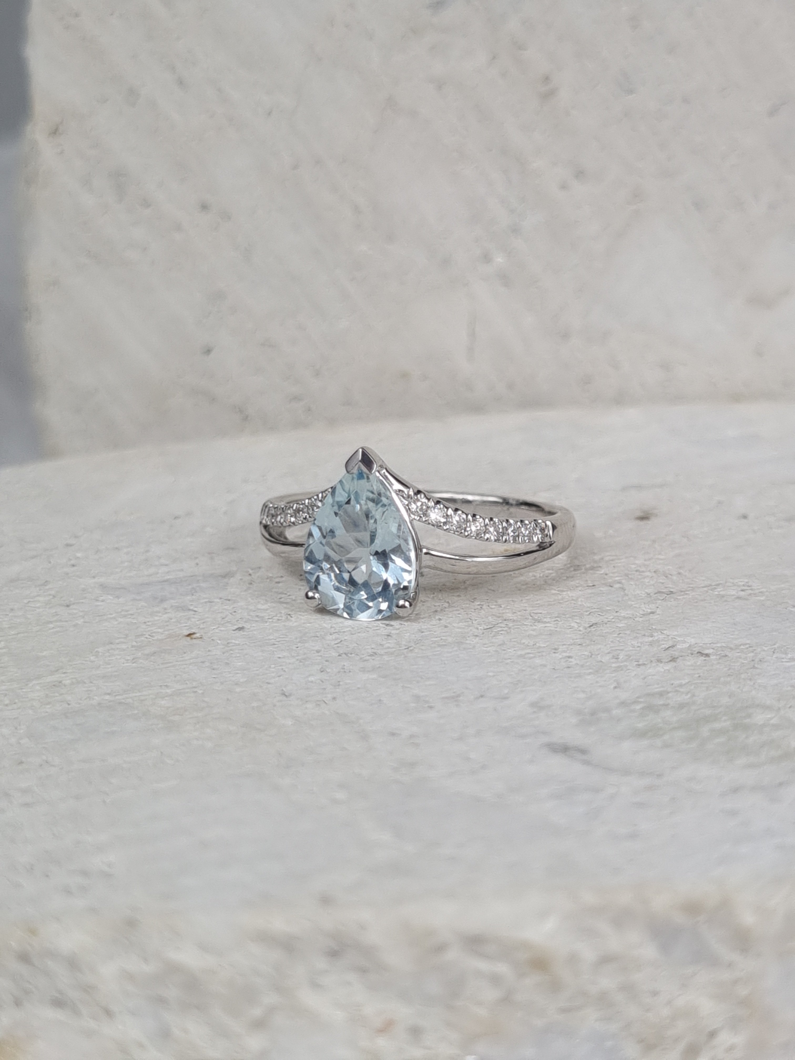 18ct White Gold Aquamarine and Diamond dress ring