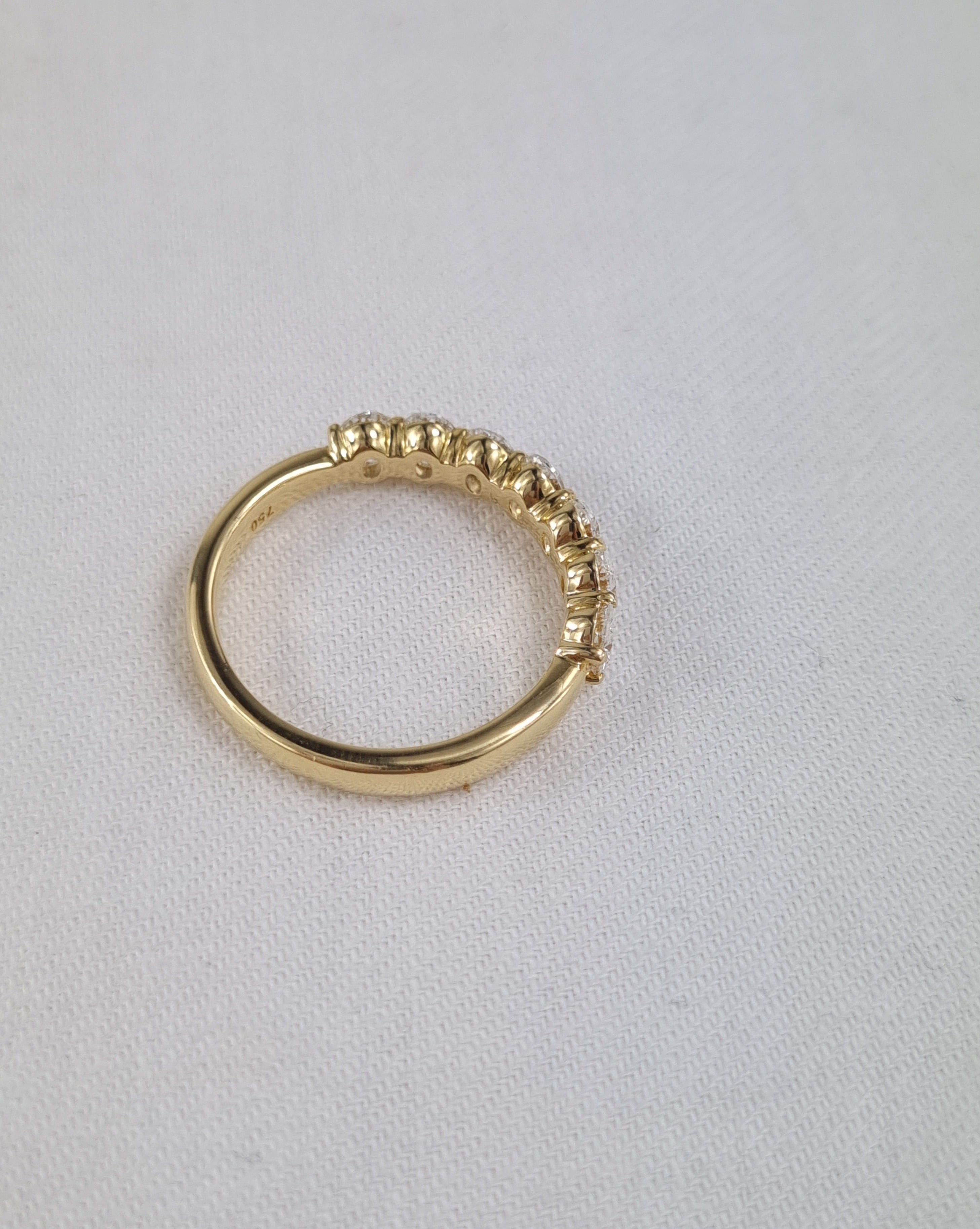 18ct Yellow Gold Oval Diamond band, 1.35ct total